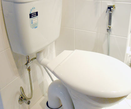 modern-handheld-bidet-installed